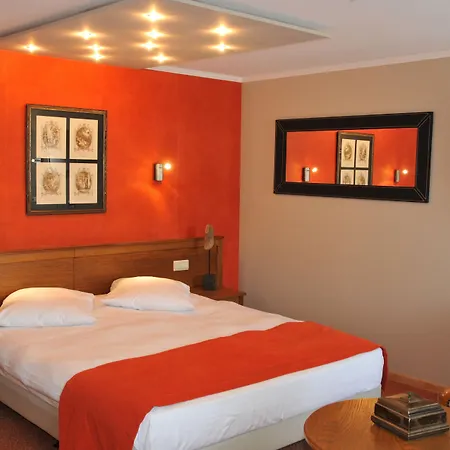 Hotel Panorama - Vue Exceptionnelle Sur La Semois 4*