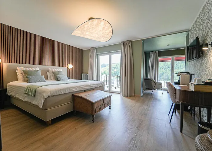Hotel Panorama - Vue Exceptionnelle Sur La Semois 4*