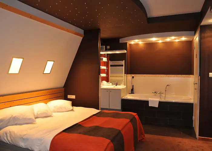 Hotel Panorama - Vue Exceptionnelle Sur La Semois 4*