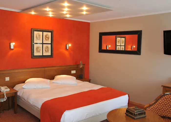 Hotel Panorama - Vue Exceptionnelle Sur La Semois 4*