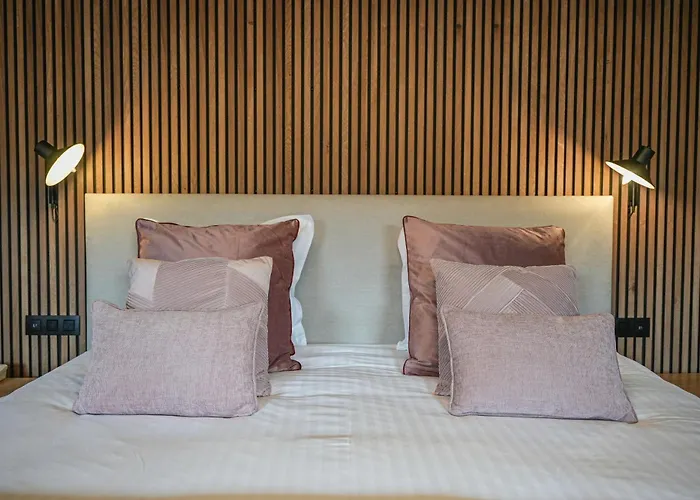 Hotel Panorama - Vue Exceptionnelle Sur La Semois 4*