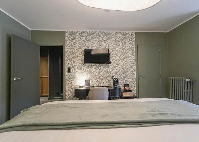 Hotel Panorama - Vue Exceptionnelle Sur La Semois 4*