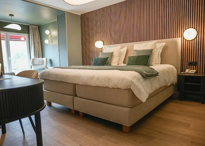 Hotel Panorama - Vue Exceptionnelle Sur La Semois 4*